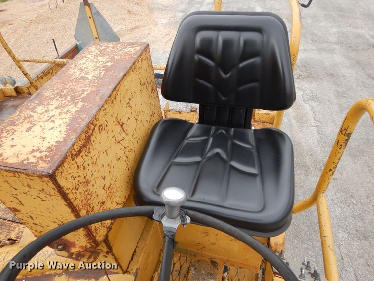 image for item DE5630 1989 Etnyre chip spreader