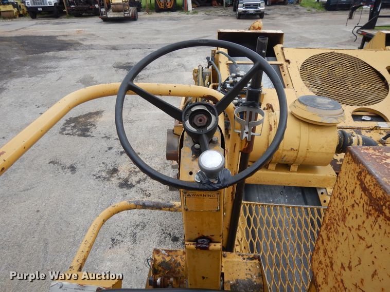 image for item DE5630 1989 Etnyre chip spreader