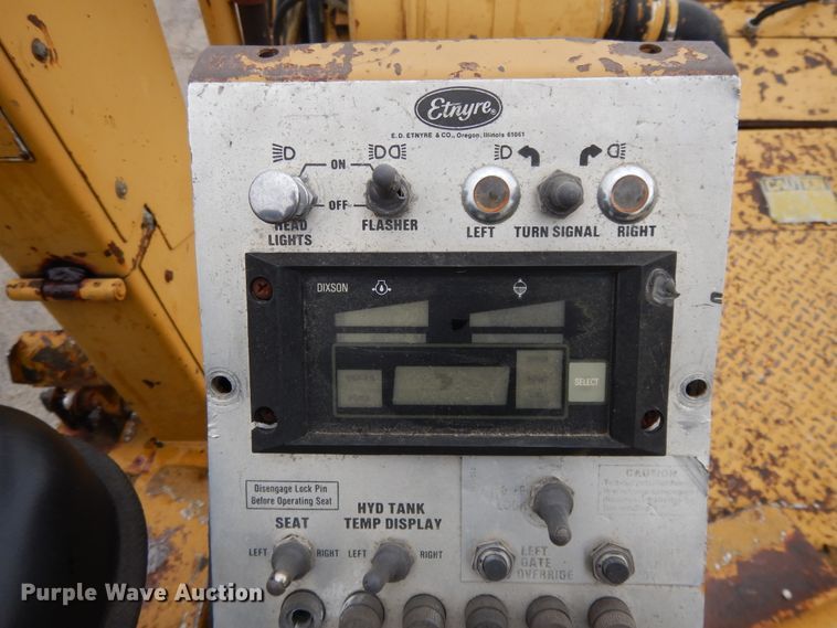 image for item DE5630 1989 Etnyre chip spreader