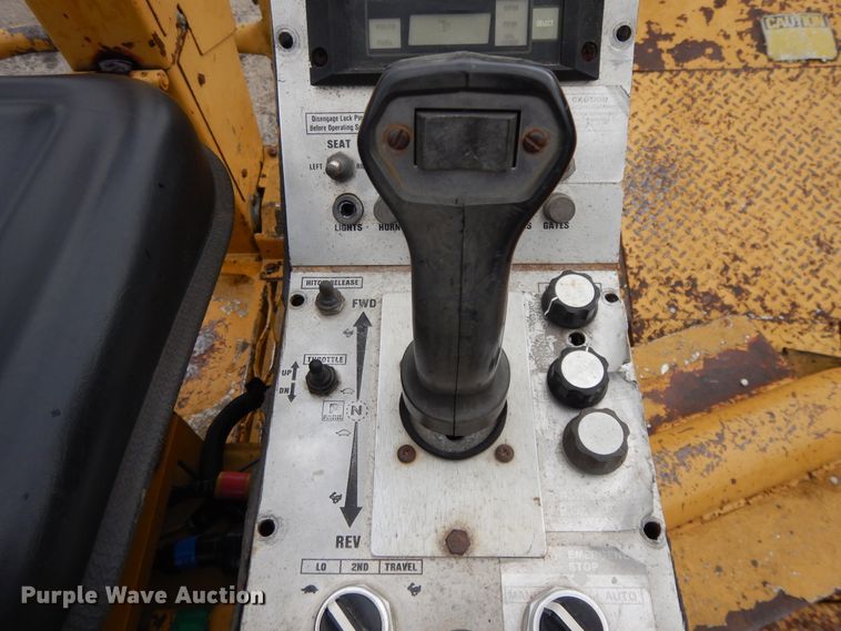 image for item DE5630 1989 Etnyre chip spreader