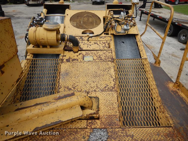 image for item DE5630 1989 Etnyre chip spreader