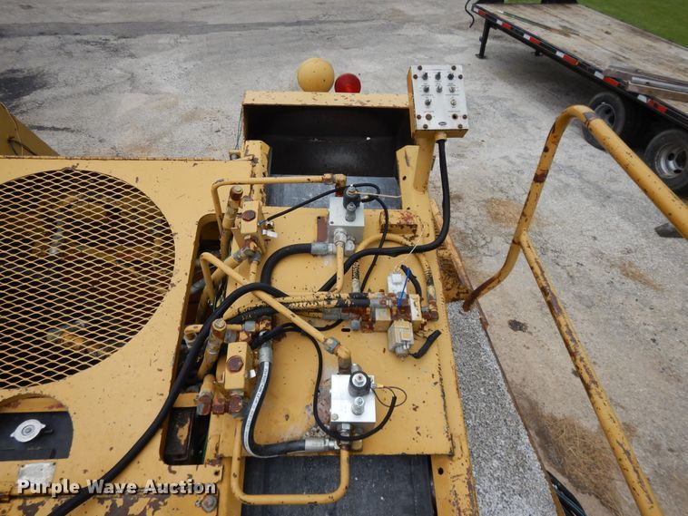 image for item DE5630 1989 Etnyre chip spreader