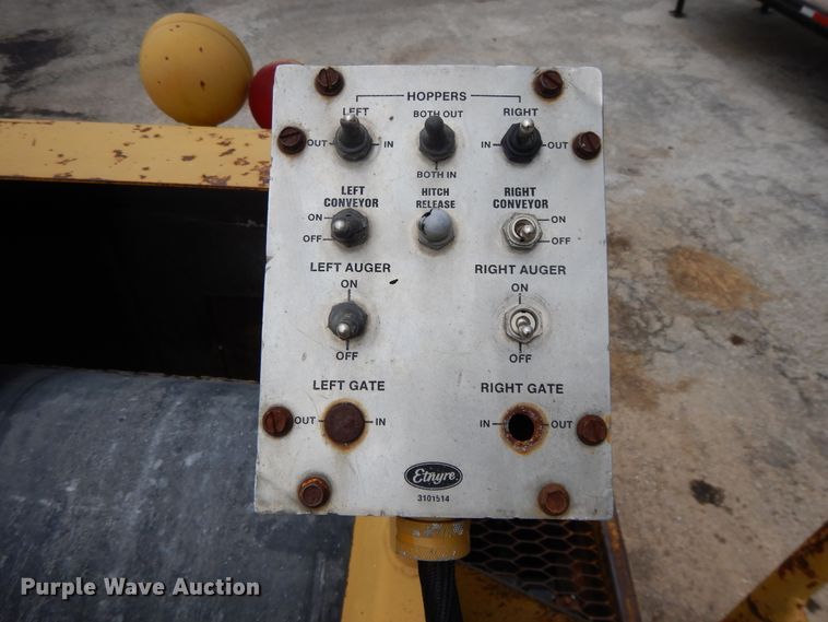 image for item DE5630 1989 Etnyre chip spreader