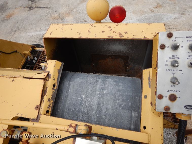 image for item DE5630 1989 Etnyre chip spreader