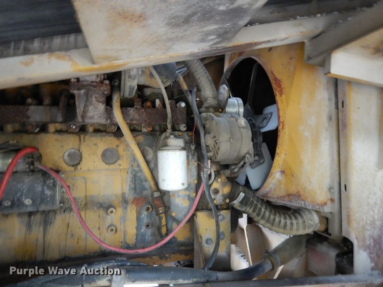 image for item DE5630 1989 Etnyre chip spreader