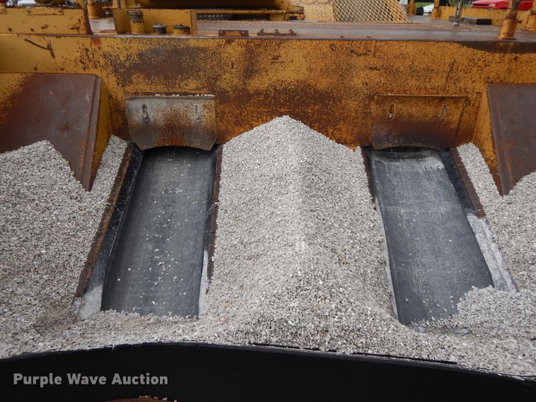 image for item DE5630 1989 Etnyre chip spreader