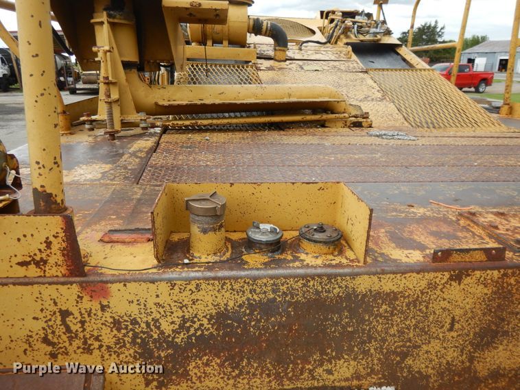 image for item DE5630 1989 Etnyre chip spreader