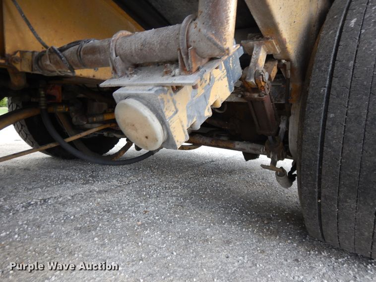 image for item DE5630 1989 Etnyre chip spreader