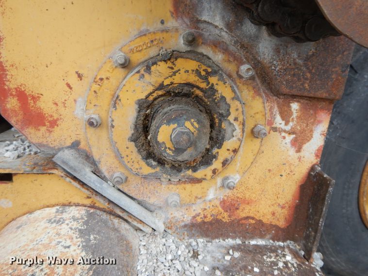 image for item DE5630 1989 Etnyre chip spreader