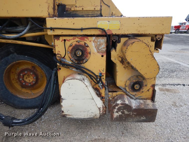 image for item DE5630 1989 Etnyre chip spreader