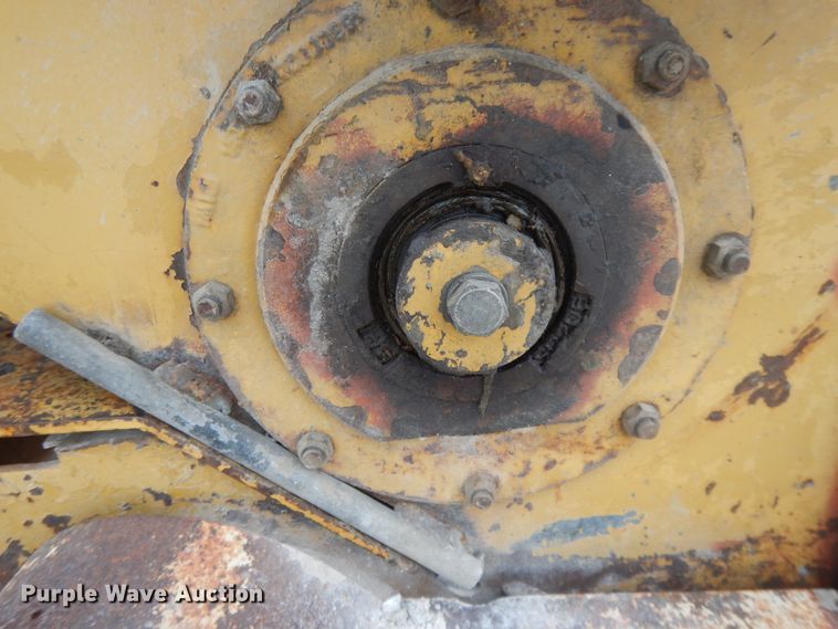 image for item DE5630 1989 Etnyre chip spreader