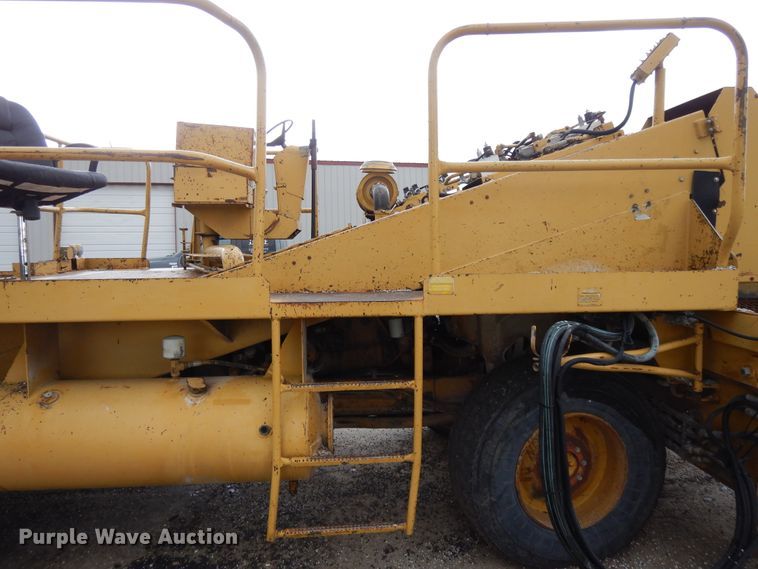 image for item DE5630 1989 Etnyre chip spreader