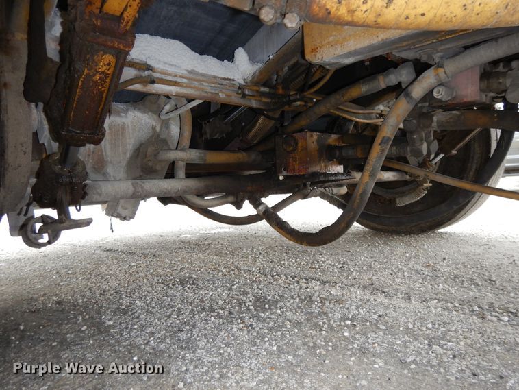 image for item DE5630 1989 Etnyre chip spreader