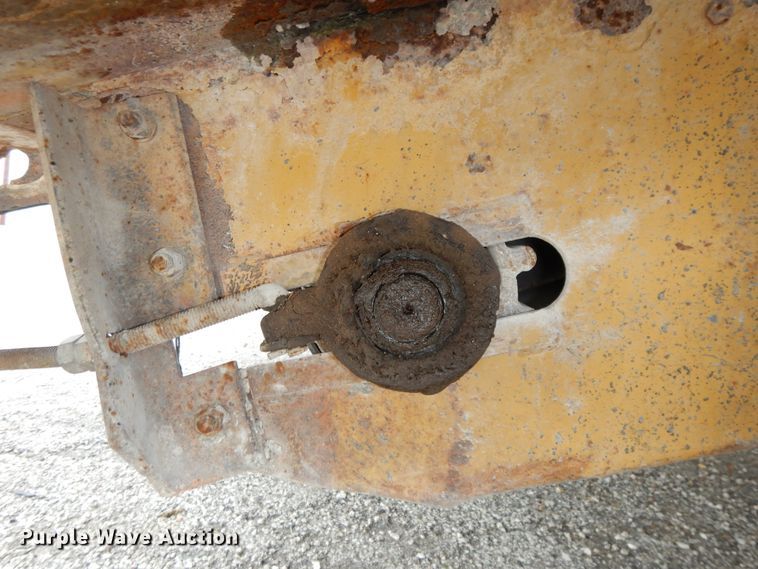 image for item DE5630 1989 Etnyre chip spreader