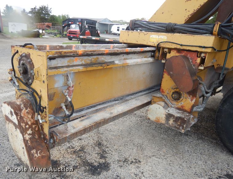 image for item DE5630 1989 Etnyre chip spreader