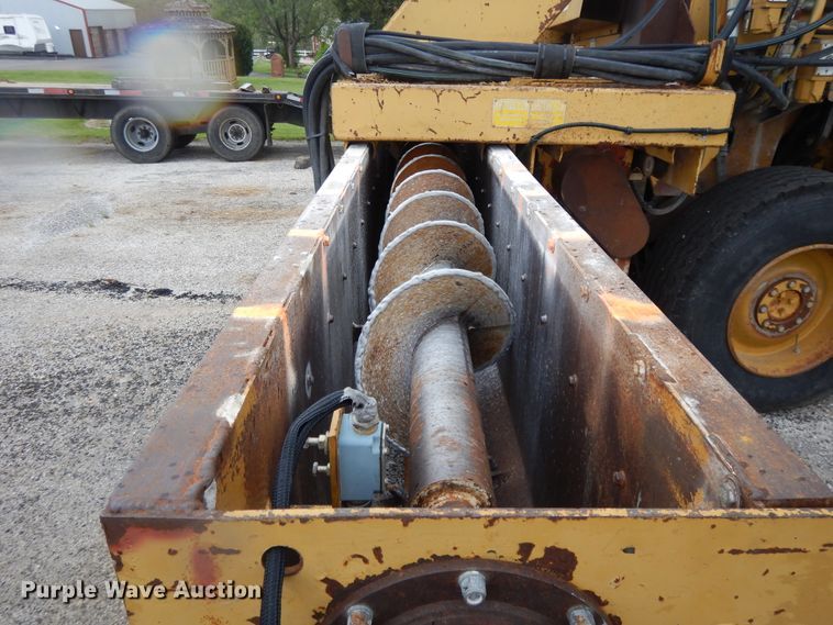 image for item DE5630 1989 Etnyre chip spreader