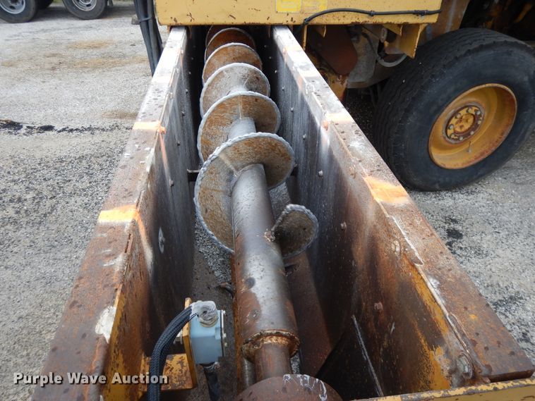 image for item DE5630 1989 Etnyre chip spreader