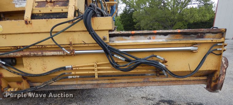 image for item DE5630 1989 Etnyre chip spreader