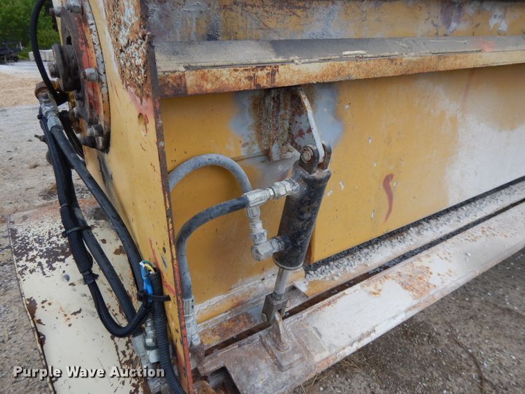 image for item DE5630 1989 Etnyre chip spreader