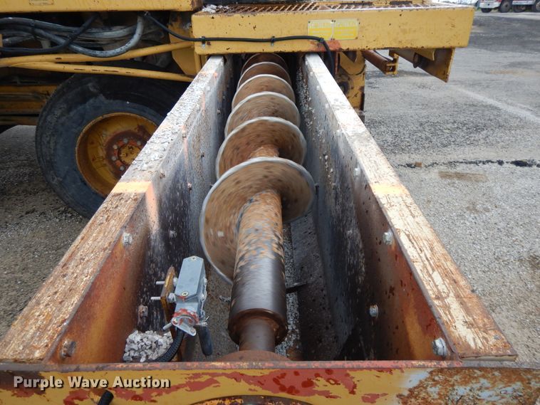 image for item DE5630 1989 Etnyre chip spreader