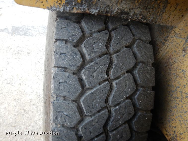 image for item DE5630 1989 Etnyre chip spreader