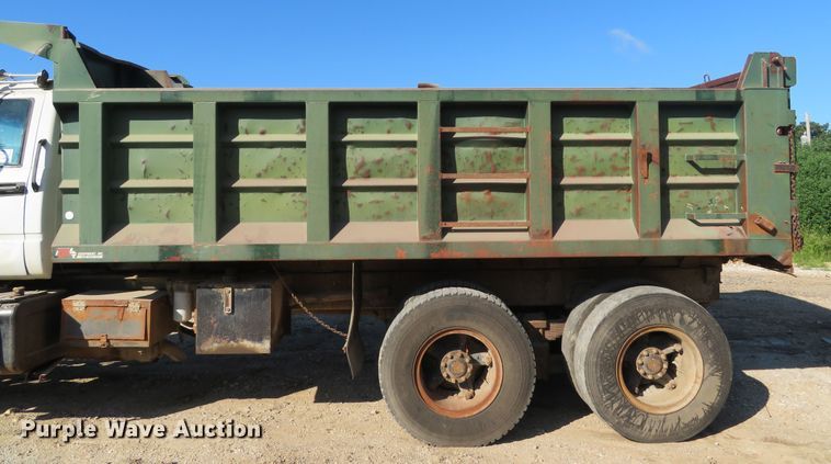 image for item DE8266 1991 GMC TopKick C6500 SL dump truck