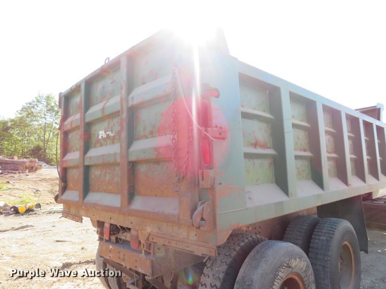 image for item DE8266 1991 GMC TopKick C6500 SL dump truck