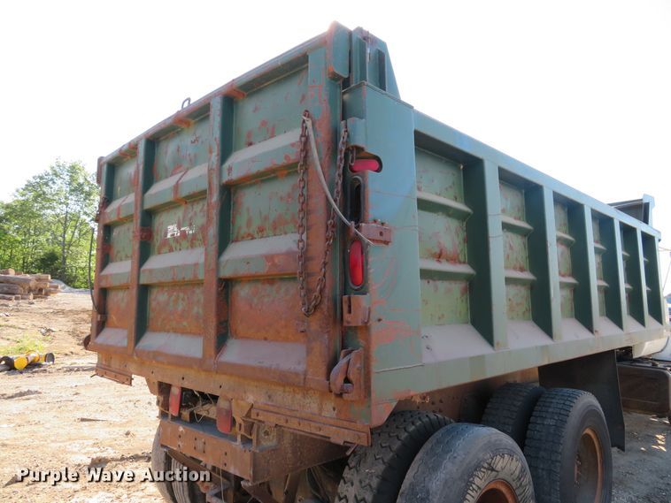 image for item DE8266 1991 GMC TopKick C6500 SL dump truck