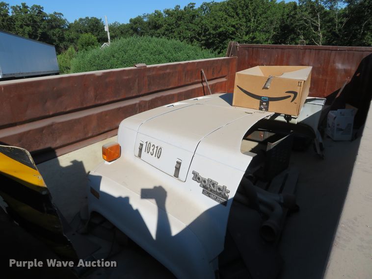 image for item DE8266 1991 GMC TopKick C6500 SL dump truck