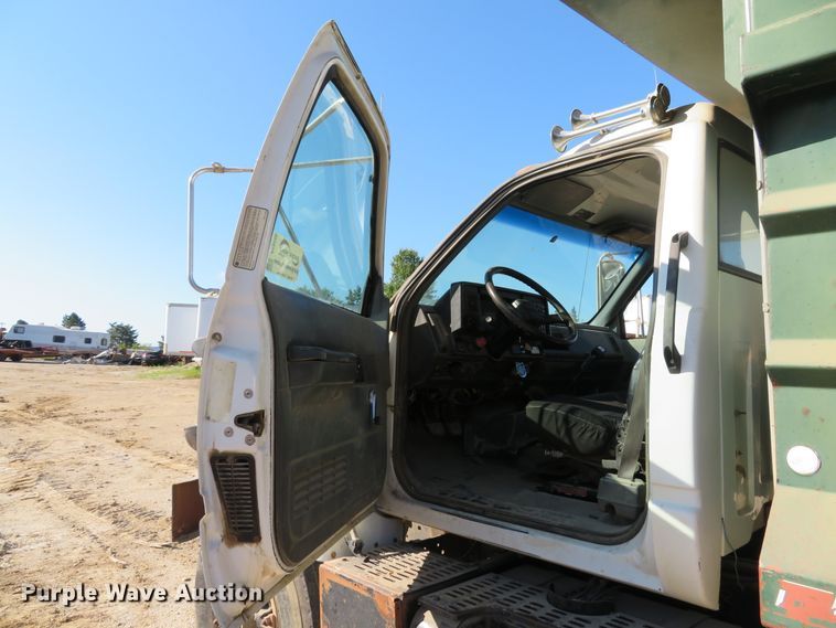 image for item DE8266 1991 GMC TopKick C6500 SL dump truck