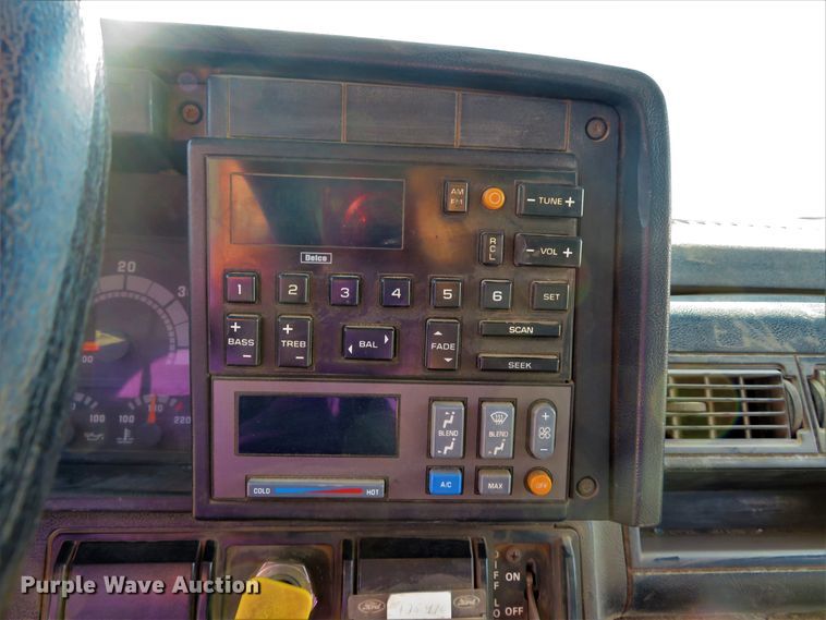 image for item DE8266 1991 GMC TopKick C6500 SL dump truck