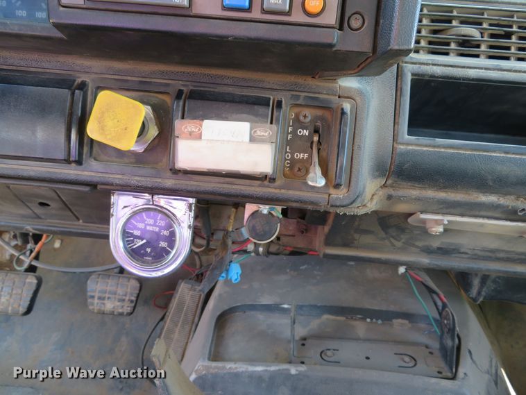 image for item DE8266 1991 GMC TopKick C6500 SL dump truck