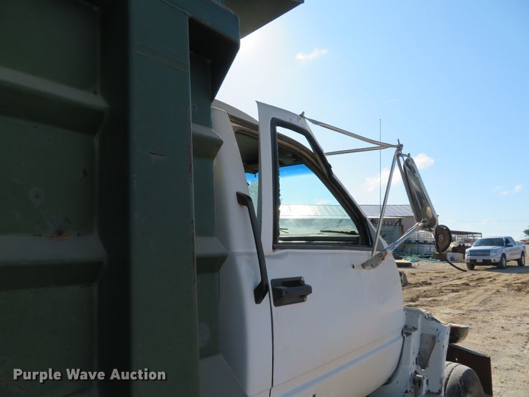 image for item DE8266 1991 GMC TopKick C6500 SL dump truck