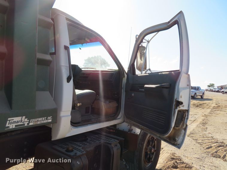 image for item DE8266 1991 GMC TopKick C6500 SL dump truck