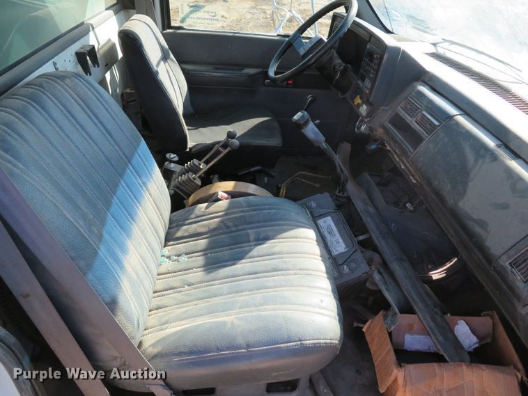 image for item DE8266 1991 GMC TopKick C6500 SL dump truck