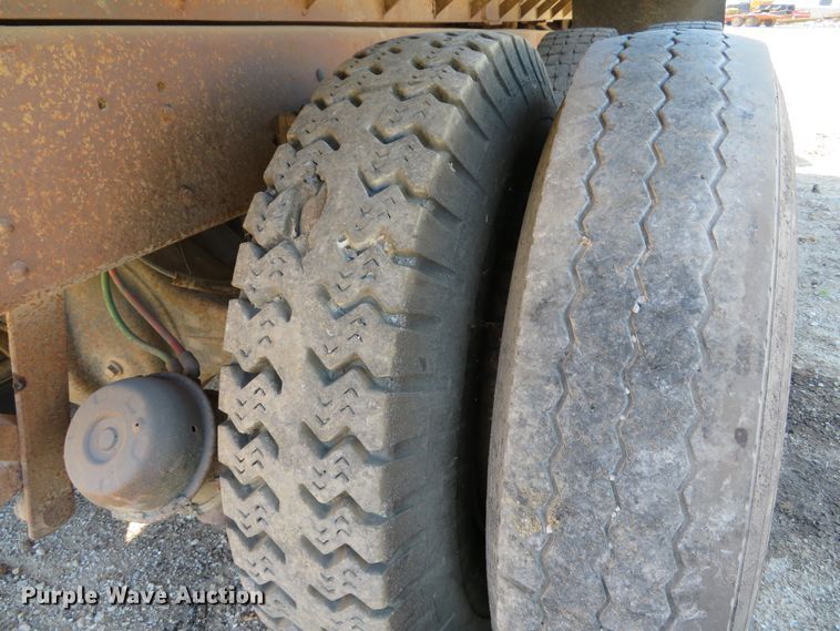 image for item DE8266 1991 GMC TopKick C6500 SL dump truck