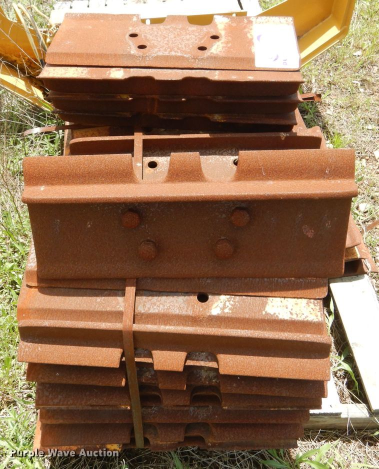 image for item DF2633 Single grouser track pad set