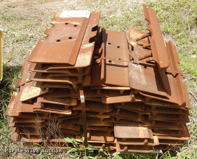 image for item DF2633 Single grouser track pad set