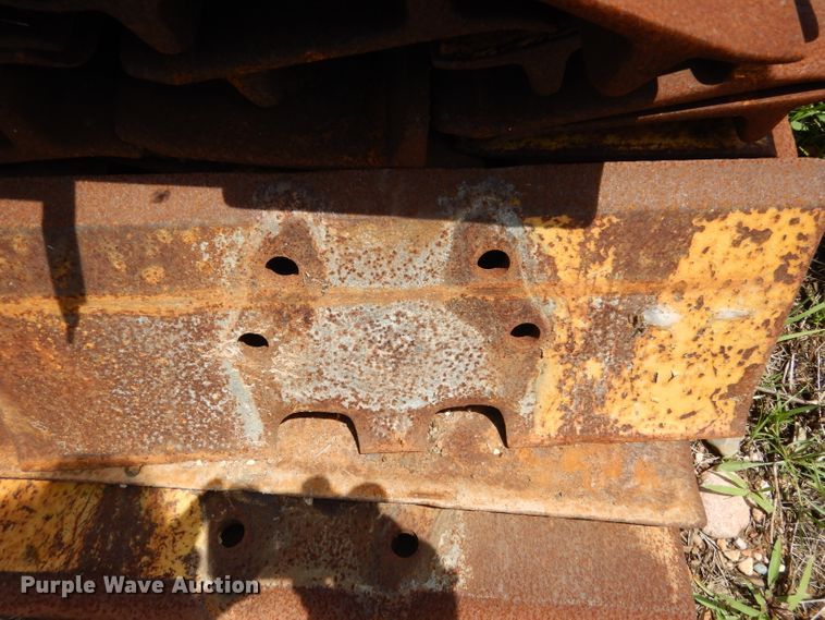 image for item DF2633 Single grouser track pad set