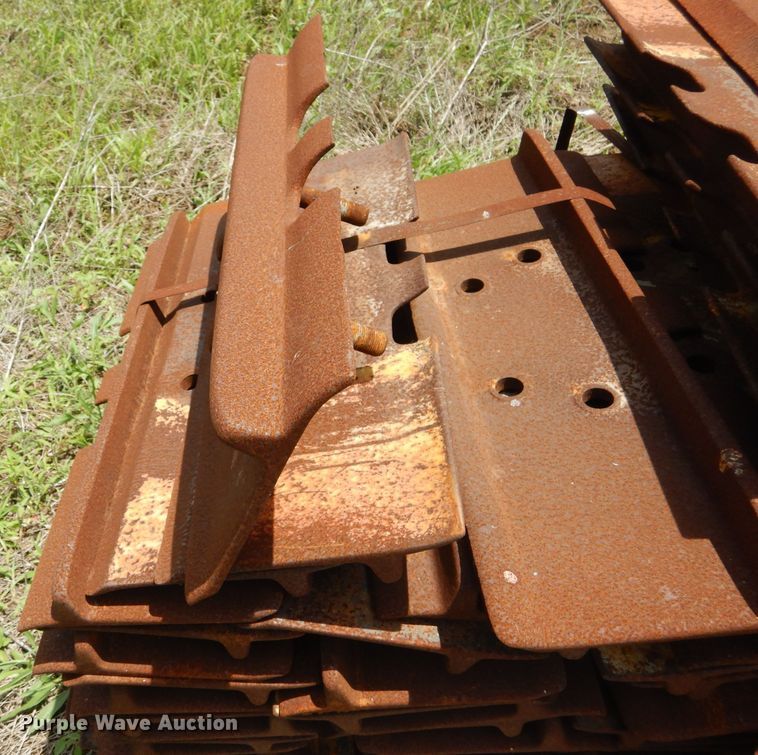 image for item DF2633 Single grouser track pad set