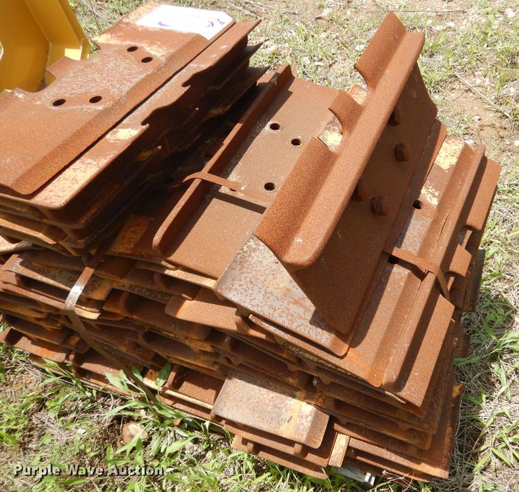 image for item DF2633 Single grouser track pad set