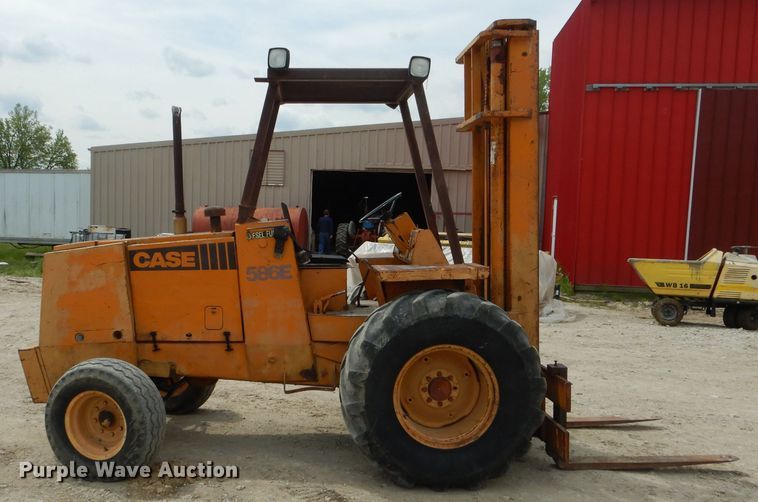 image for item DF3127 1992 Case 586E forklift