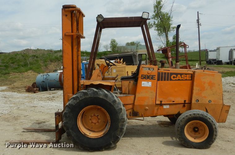 image for item DF3127 1992 Case 586E forklift