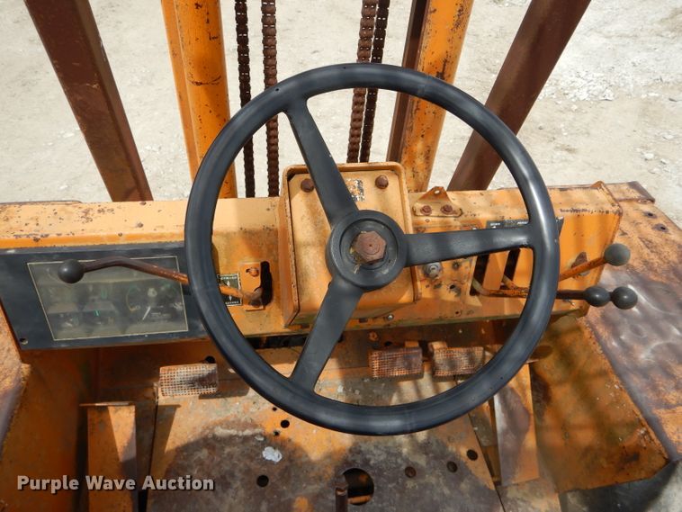 image for item DF3127 1992 Case 586E forklift