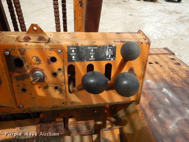 image for item DF3127 1992 Case 586E forklift