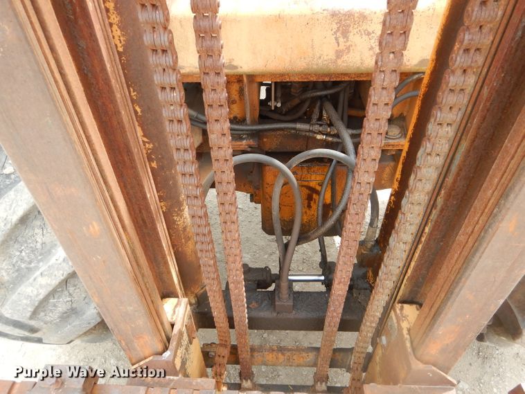 image for item DF3127 1992 Case 586E forklift