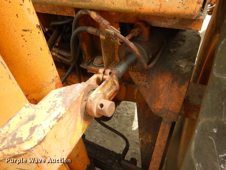 image for item DF3127 1992 Case 586E forklift