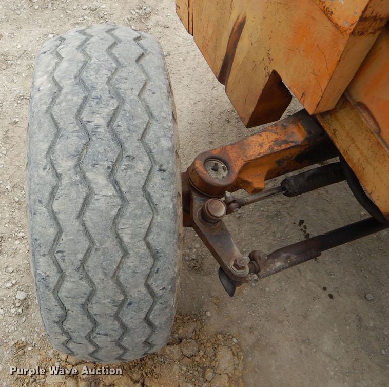 image for item DF3127 1992 Case 586E forklift