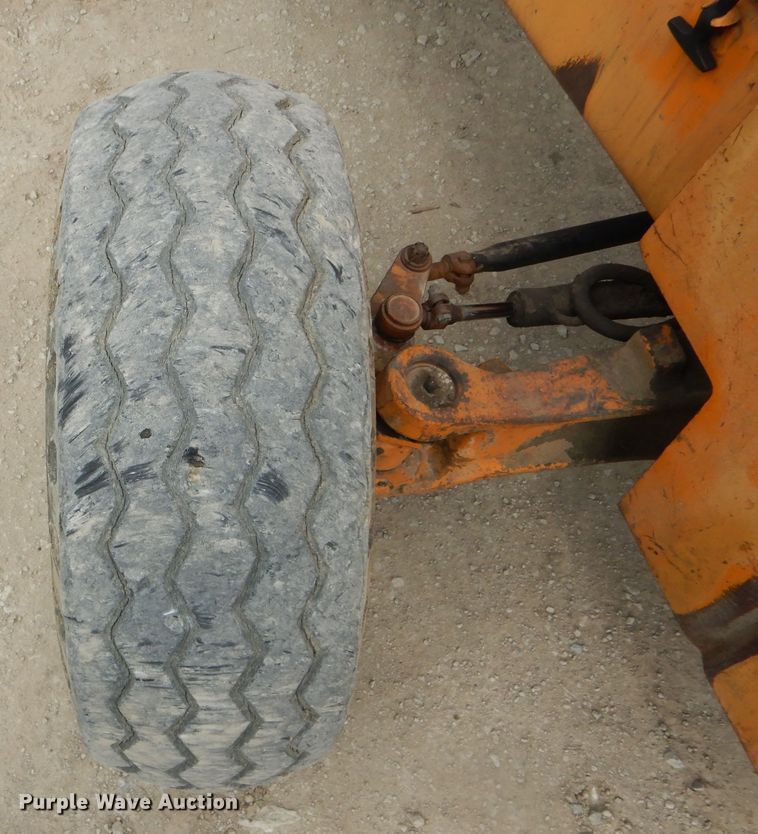 image for item DF3127 1992 Case 586E forklift