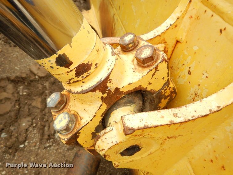 image for item DF4009 2004 Komatsu D65EX-15  dozer